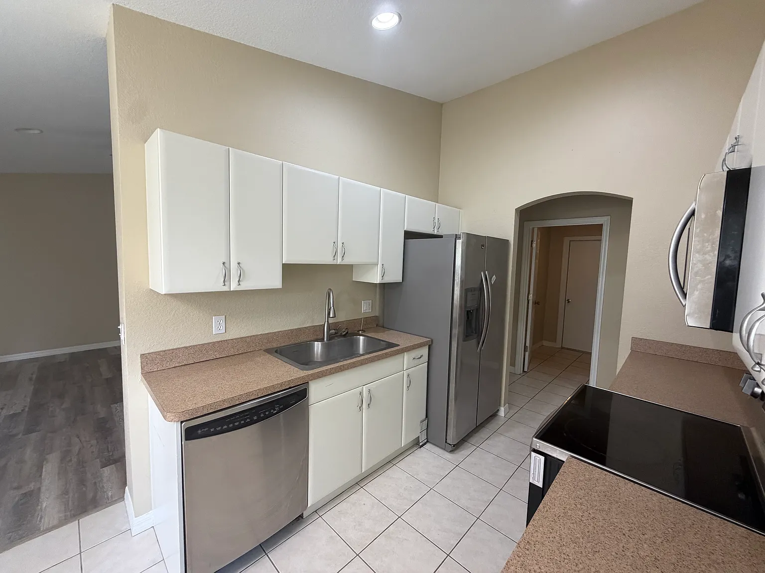 3 bed, 1452 sqft, $2,000 — Photo 3
