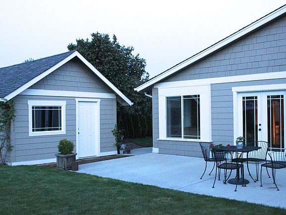 backyard entertaining