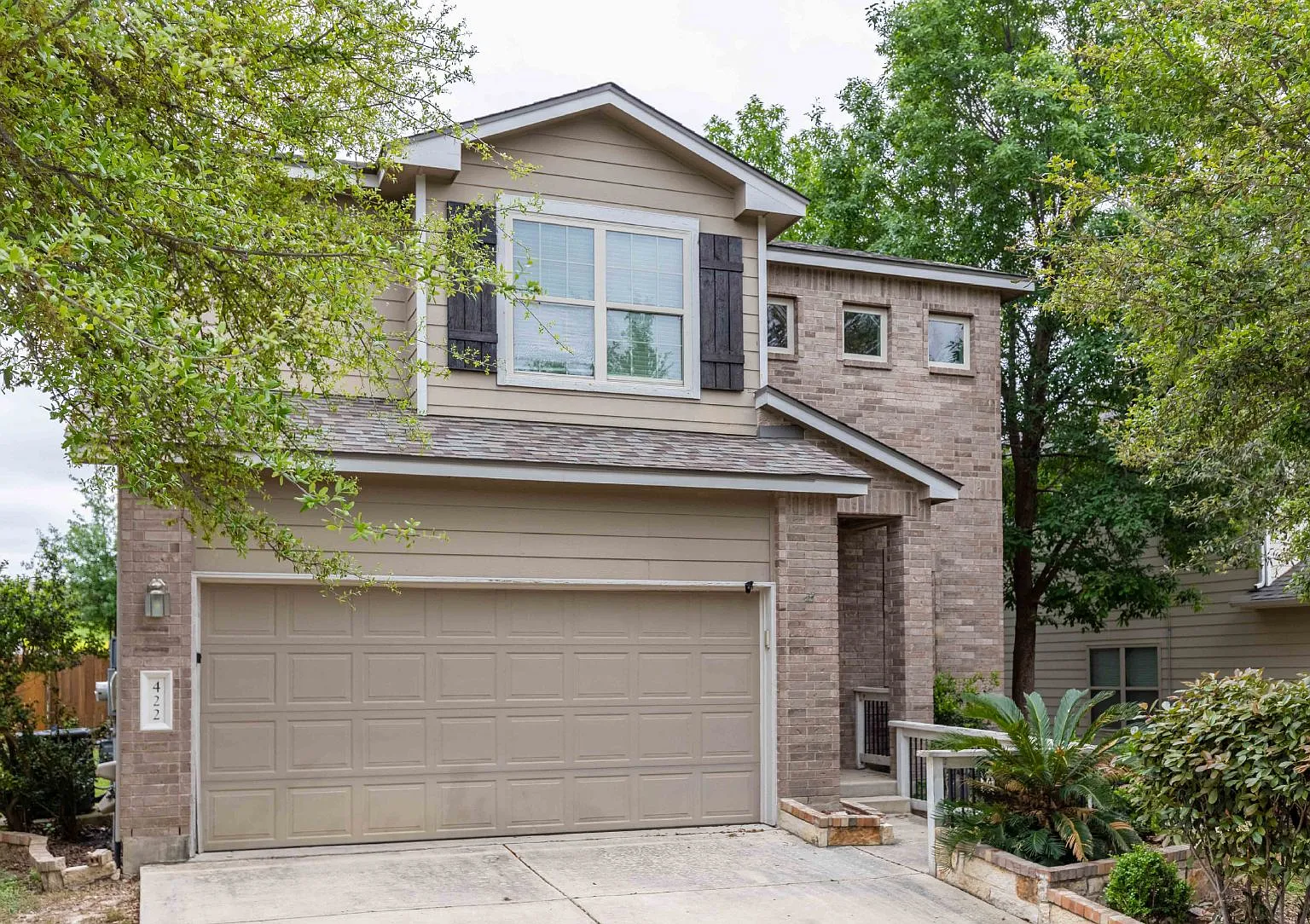 3 bed, 2.5 bath, 1950 sqft, $1,893 — Photo 2