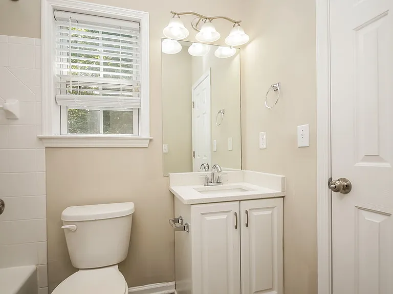 410 Amesbury Cv SW — Photo 16