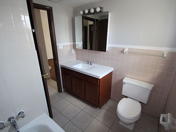 5th image of 422 E Wheeling St #563959010