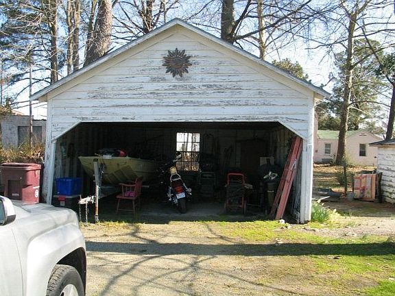5th image of 108 N Pine St