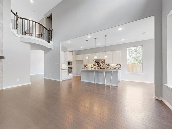 3rd image of 3316 Maplewood Dr