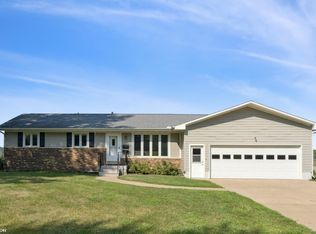 102 Orchard Ln, New London, IA 52645