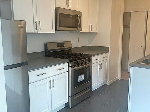 2nd image of 3333 Henry Hudson Pkwy APT 6B