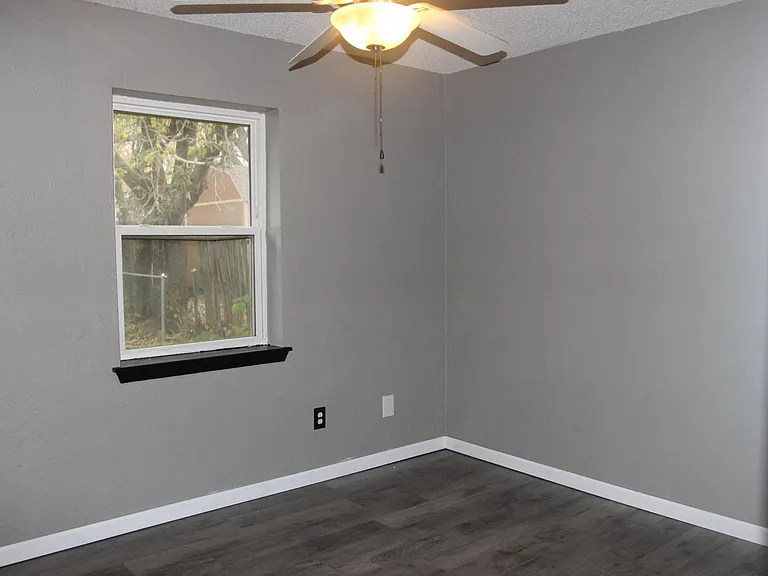 507 Redwood Dr — Photo 8