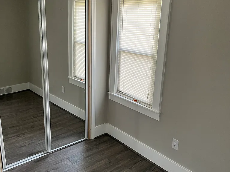 508 N Troy St — Photo 5