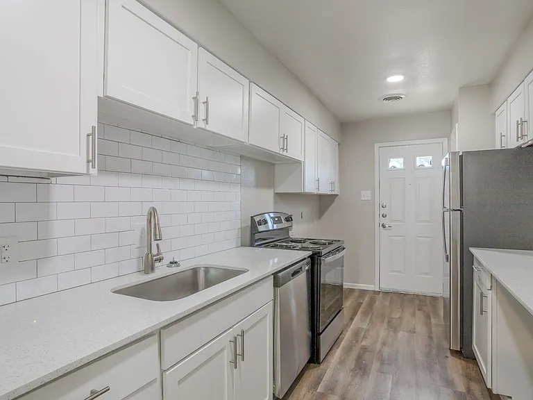 Villages at Parktown Apartment Homes — Photo 19