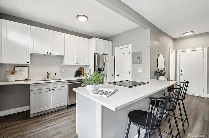 1376 N Pearl St #109-1 — Photo 4