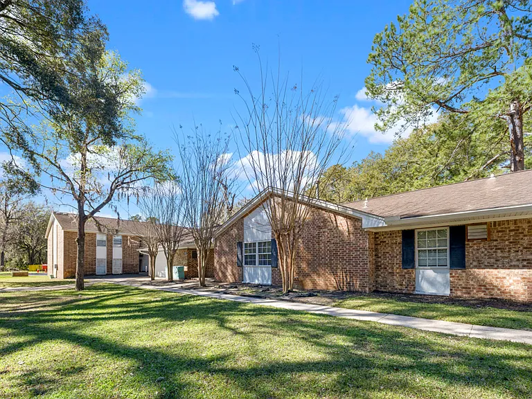 Sabal Palms Apartments — Photo 1