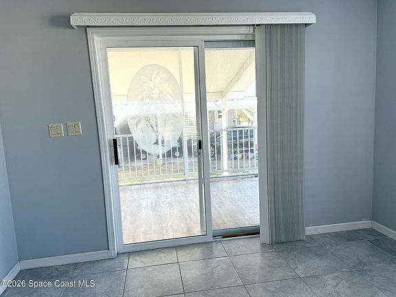 3rd image of 810 Wren Cir