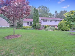 27 Bunker Hill Run, East Brunswick, NJ