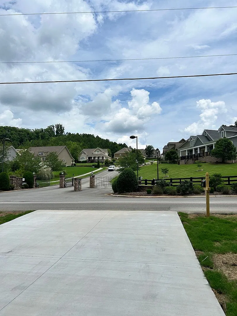 Ringgold GA Home | 3 Beds, 2.5 Baths, 2.5 Car Garage — Photo 2