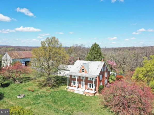 697 Naomi Ln, Kearneysville, WV 25430