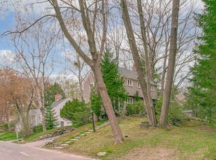 9 Rocky Knoll Rd, Cape Elizabeth, ME 04107