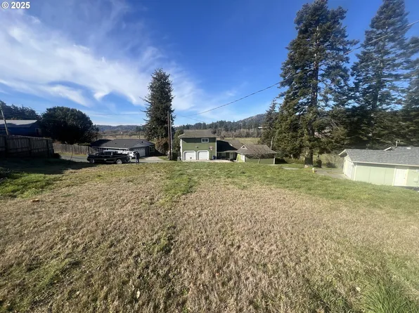 N Alder St, Coquille, OR 97423