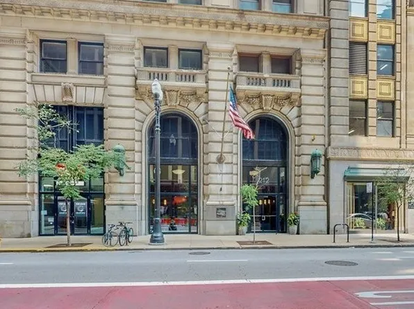 212 W Washington St APT 1101, Chicago, IL 60606