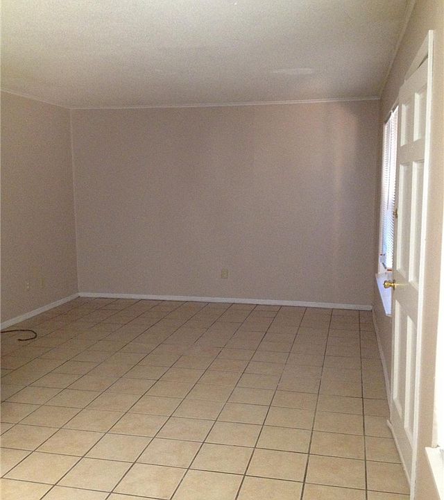 1st image of 2214 Catalpa Ave APT 19