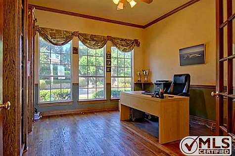 5th image of 712 Misty Ct