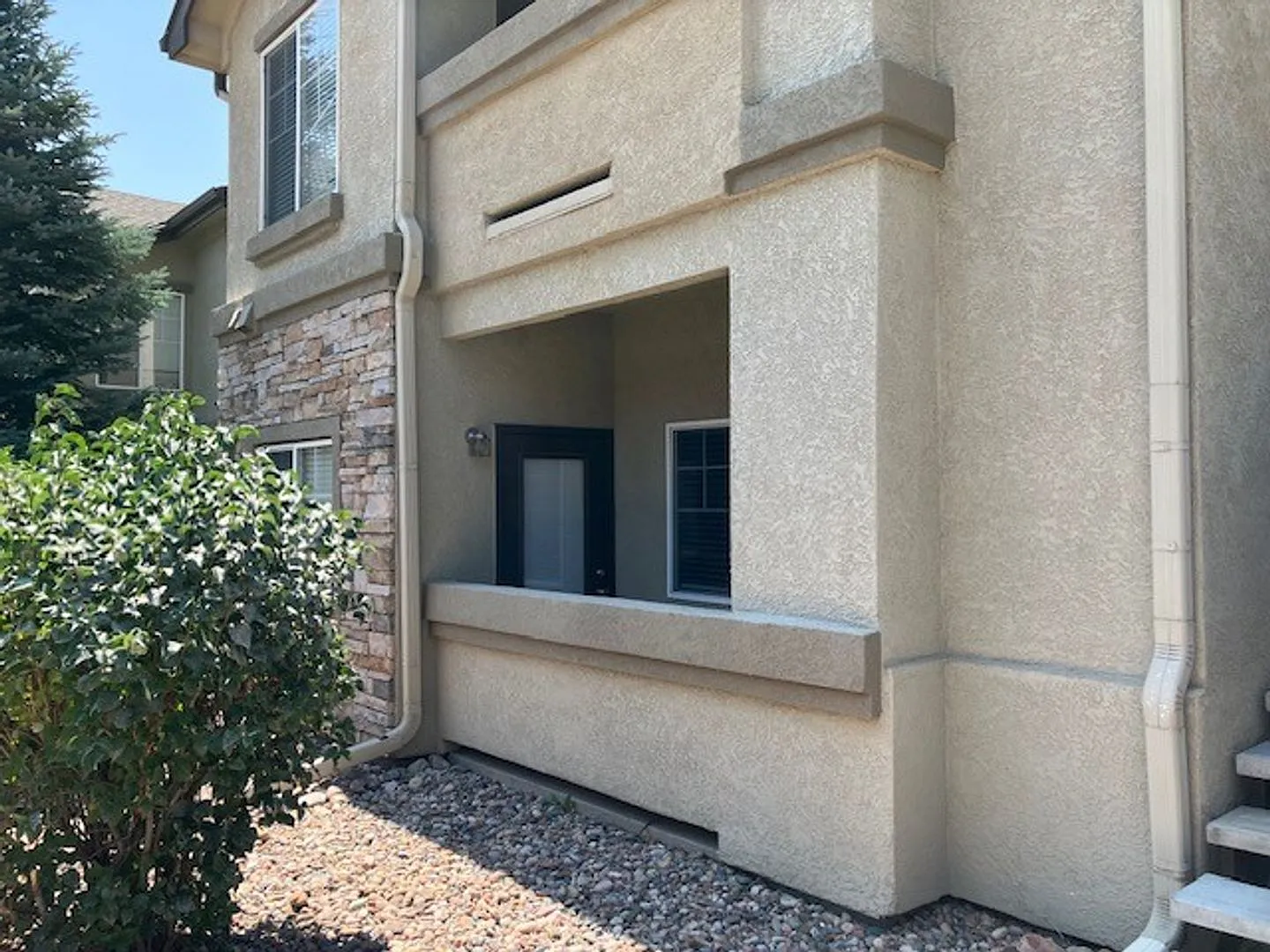 2 bed 2 bath Townhome on Main Level with A/C — Photo 2