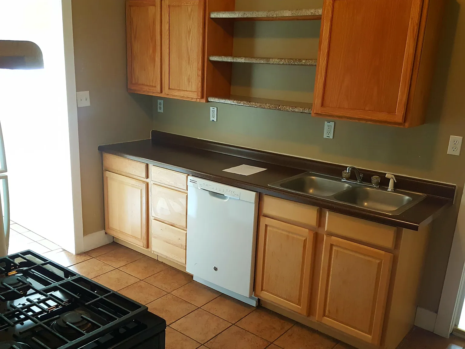 5 bed, 1430 sqft, $3,950 — Photo 3