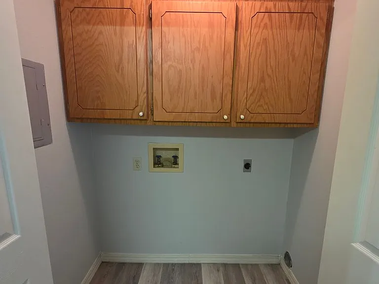 600 E 8th St #1 — Photo 4