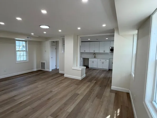 12 Pearl St, Penns Grove, NJ 08069