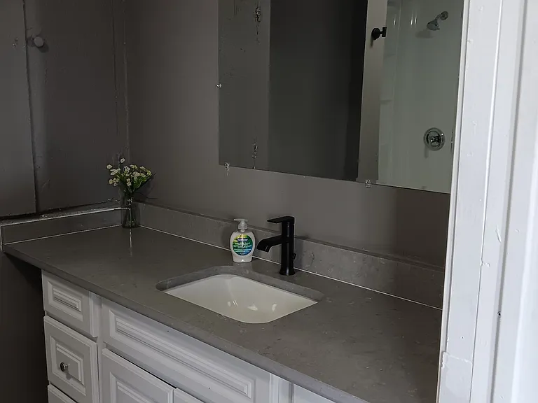 1012 Hancock Ave — Photo 10