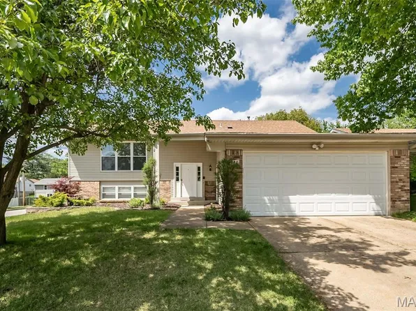 101 Holly Green Dr, Ballwin, MO 63021