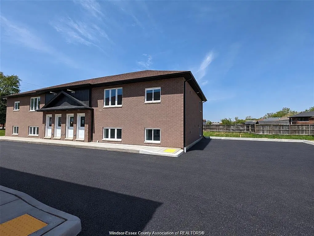 2280 Daytona Ave — Photo 2
