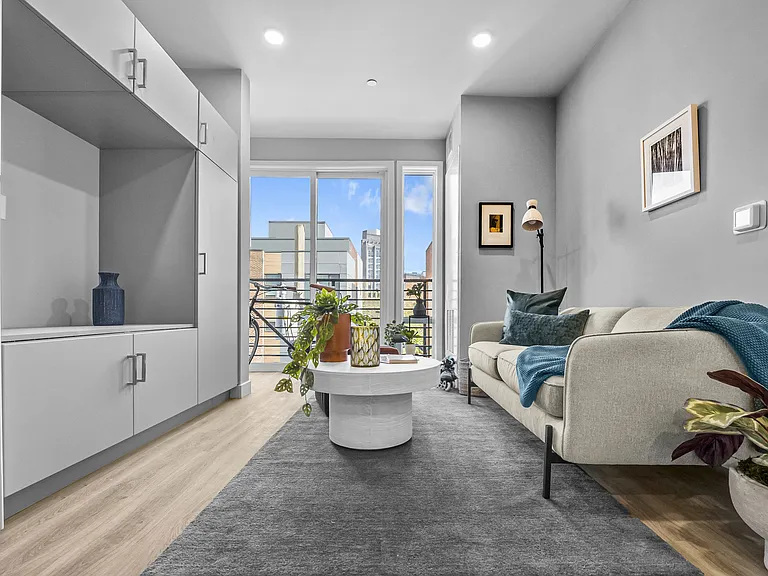 Edgewater Apartments — Photo 3