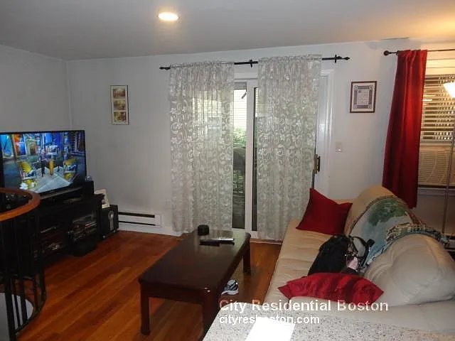 153 W 6th St #1 — Photo 7