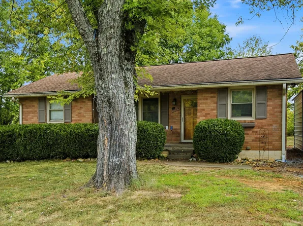945 Bowling Branch Rd, Cottontown, TN 37048