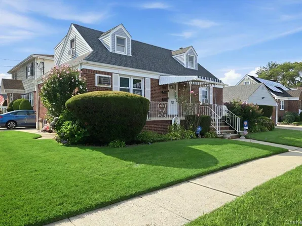 81 Franklin Street, Elmont, NY 11003
