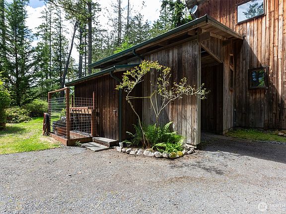 3rd image of 128 White Point Road