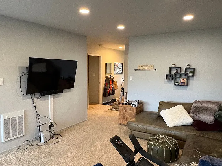 339 Broadway #215 — Photo 5