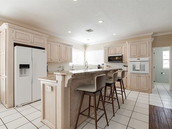 4th image of 12700 Sutton Hill Rd