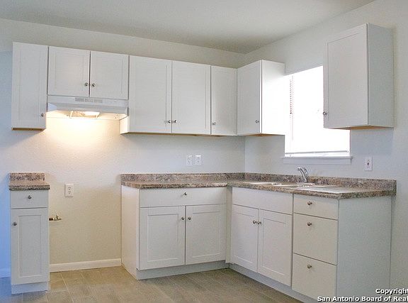 4th image of 362 Kopplow Pl