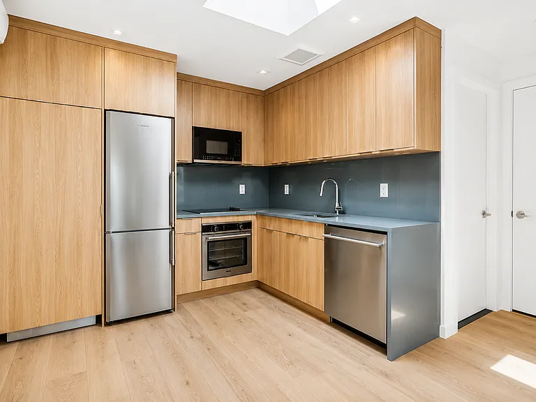 327 Henry St #3F — Photo 4