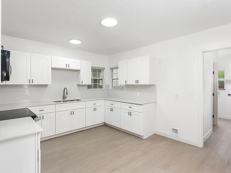 1135 Ceralvo St — Photo 11