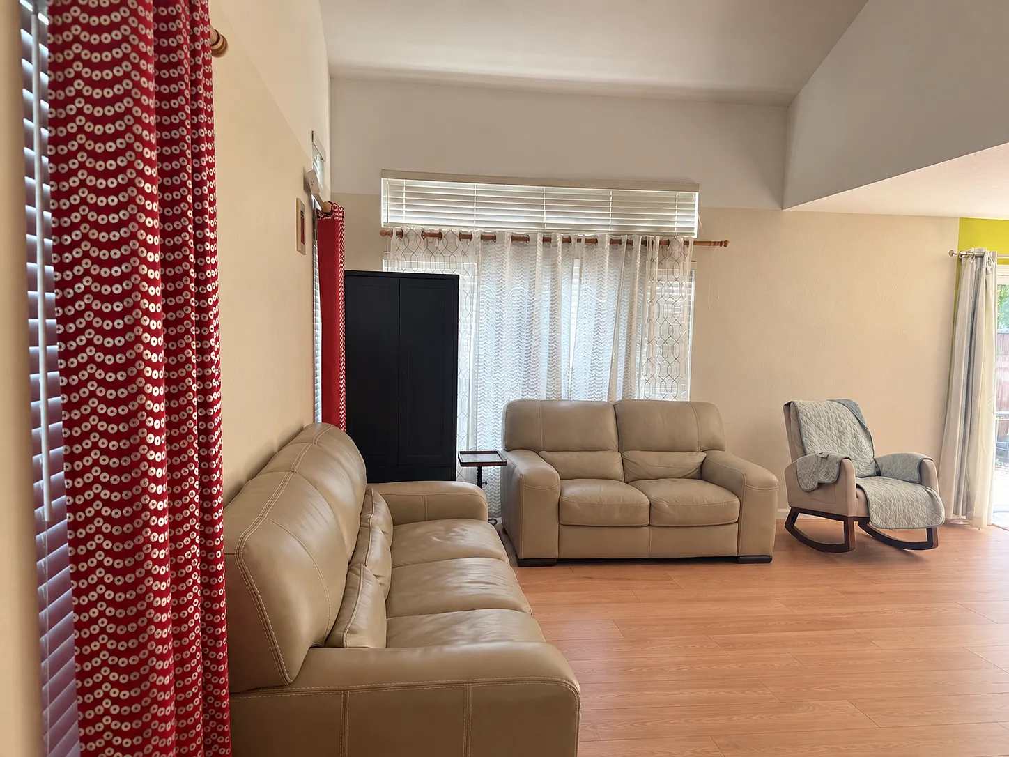 3 bed, 2.5 bath, 1587 sqft, $4,200 — Photo 3