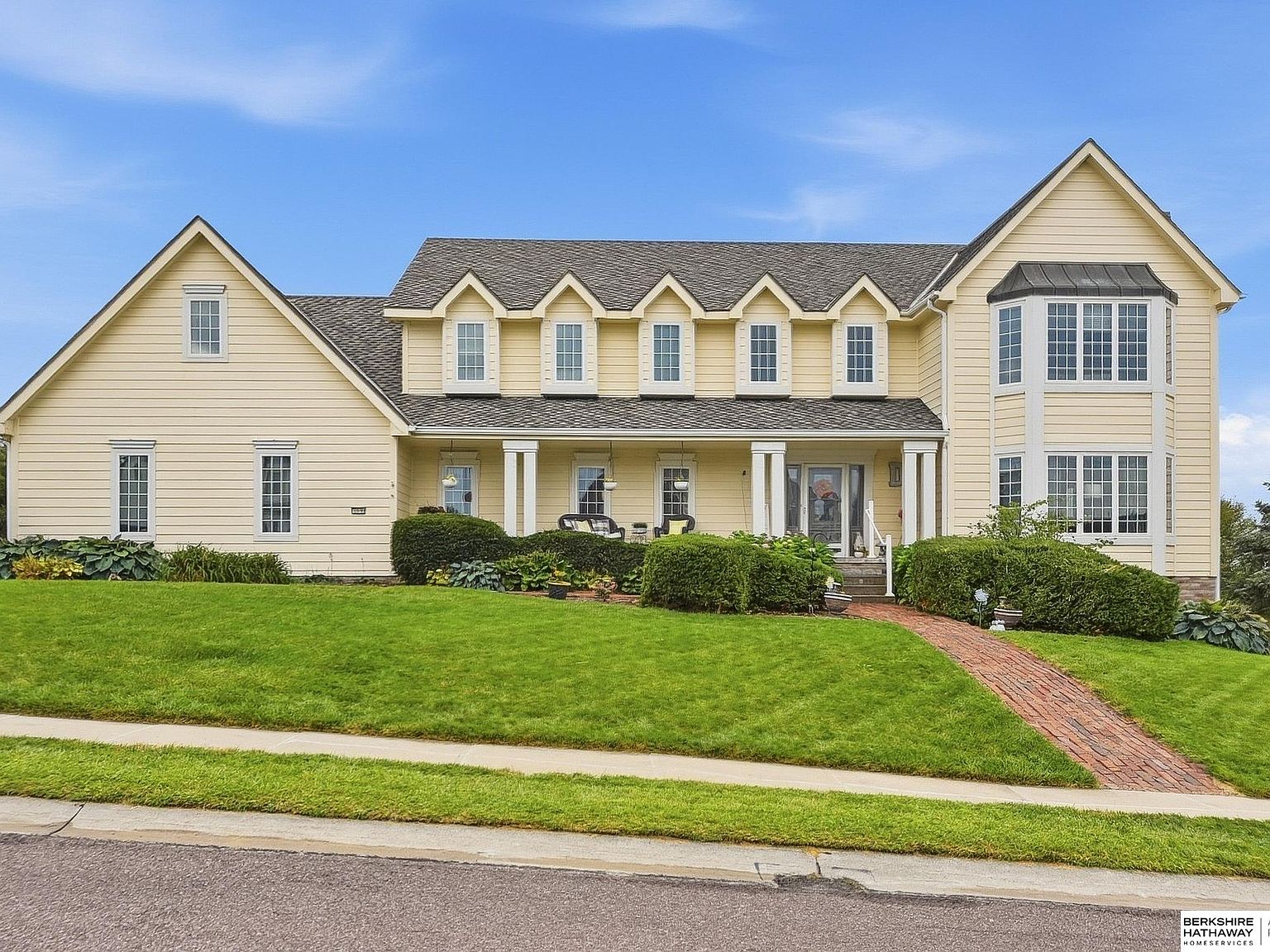 909 Bailey Dr — Tara Hills Golf Course