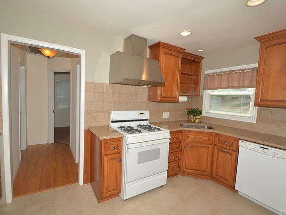5th image of 1547 W 219th St