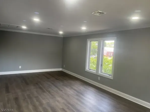 85 W Somerset St #2A, Raritan, NJ 08869
