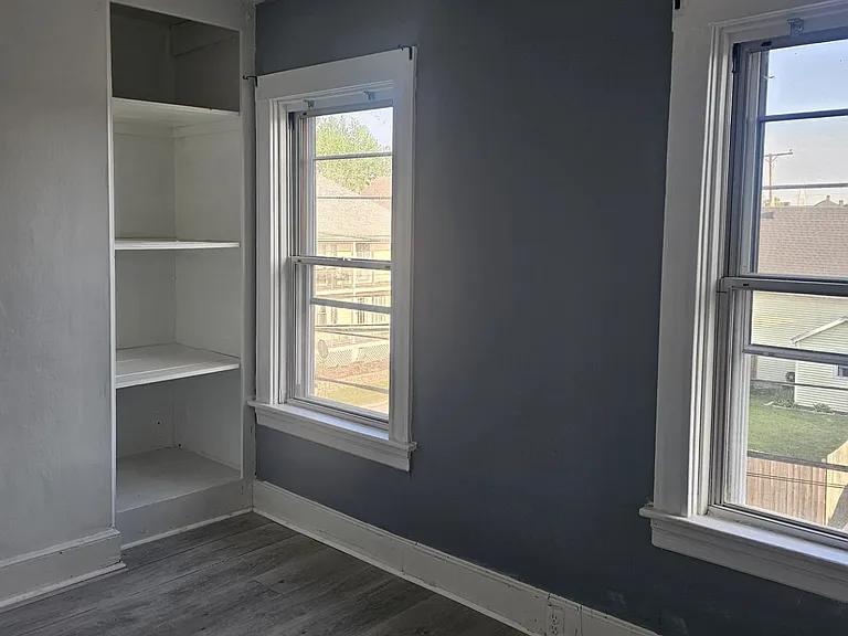 118 Chaplin St — Photo 6