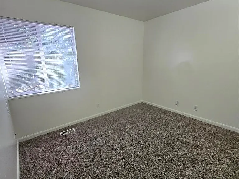 Murray Hill Apartments — Photo 9
