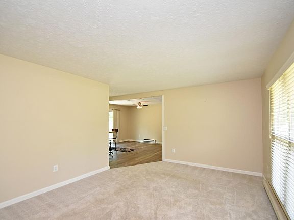 2nd image of 1488 W Meadowbrook Dr