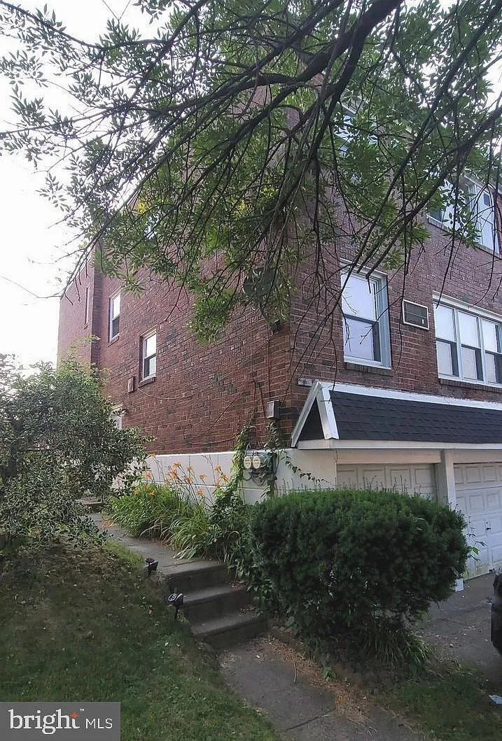 2 bed, 1.0 bath, 1844 sqft, $1,600 — Photo 2