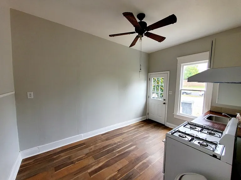 722 E State St #3 — Photo 6