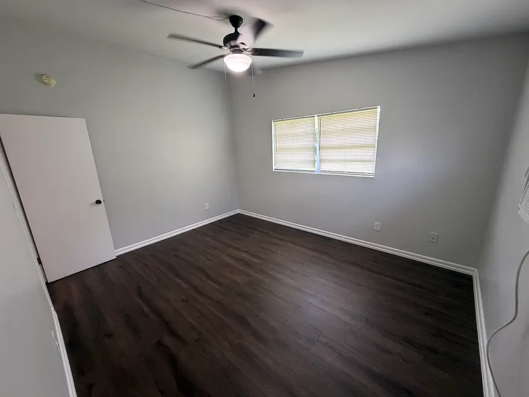 1720 Miller Ave — Photo 12